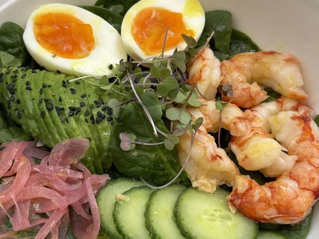 Bowl verde con gambas
