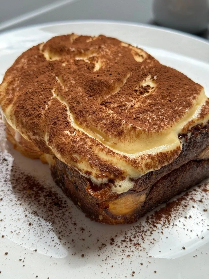 French toast tiramisú de Daily Bistro